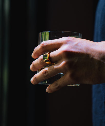 ONYX SIGNET RING | GOLD