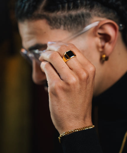 ONYX SIGNET RING | GOLD