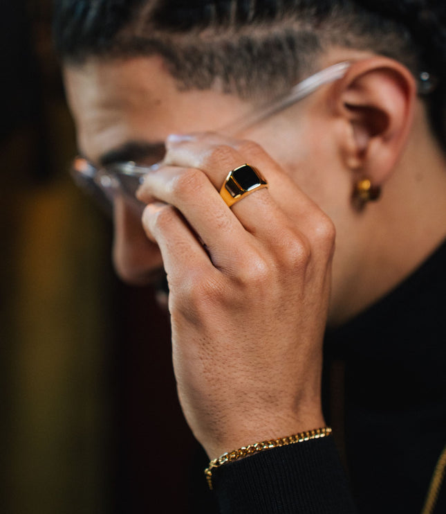 Onyx Signet Ring | Gold
