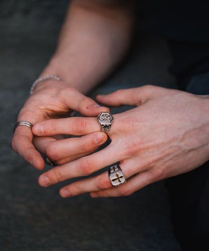 NOBLE CROSS RING | SILVER