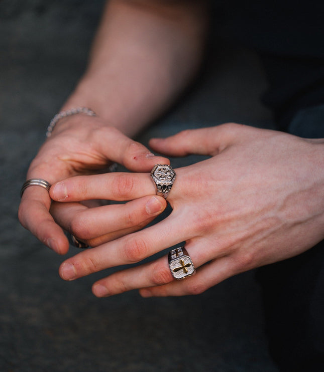 NOBLE CROSS RING | SILVER