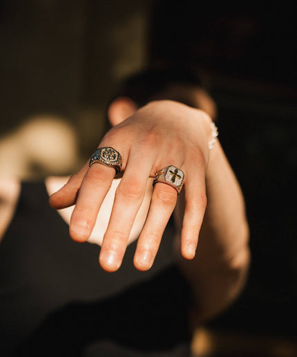 NOBLE CROSS RING | SILVER