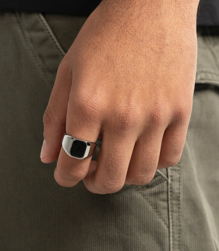 ONYX SIGNET RING | SILVER