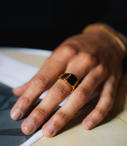 Onyx Signet Ring | Gold
