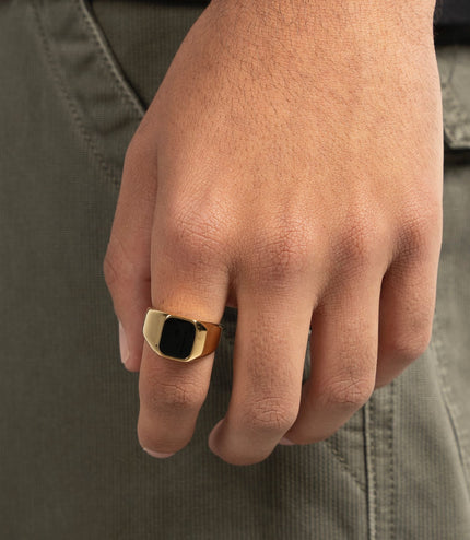 Onyx Signet Ring | Gold