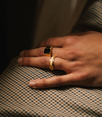 Onyx Signet Ring | Gold