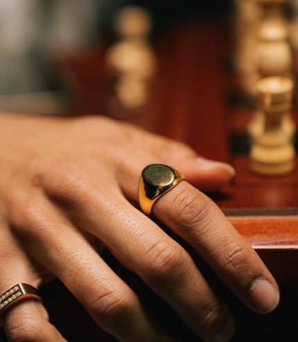 Oval Signet Ring | Gold